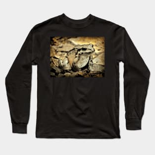 Portrait of a Mountain Chicken Frog Long Sleeve T-Shirt